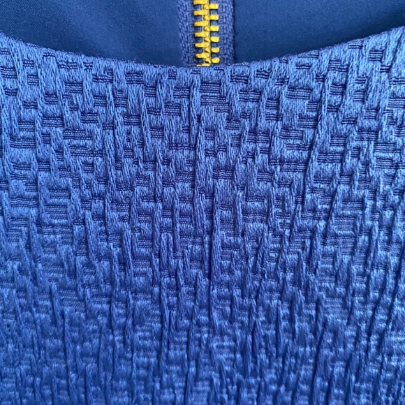 Gorgeous blue textured dress - Picture 2 of 4